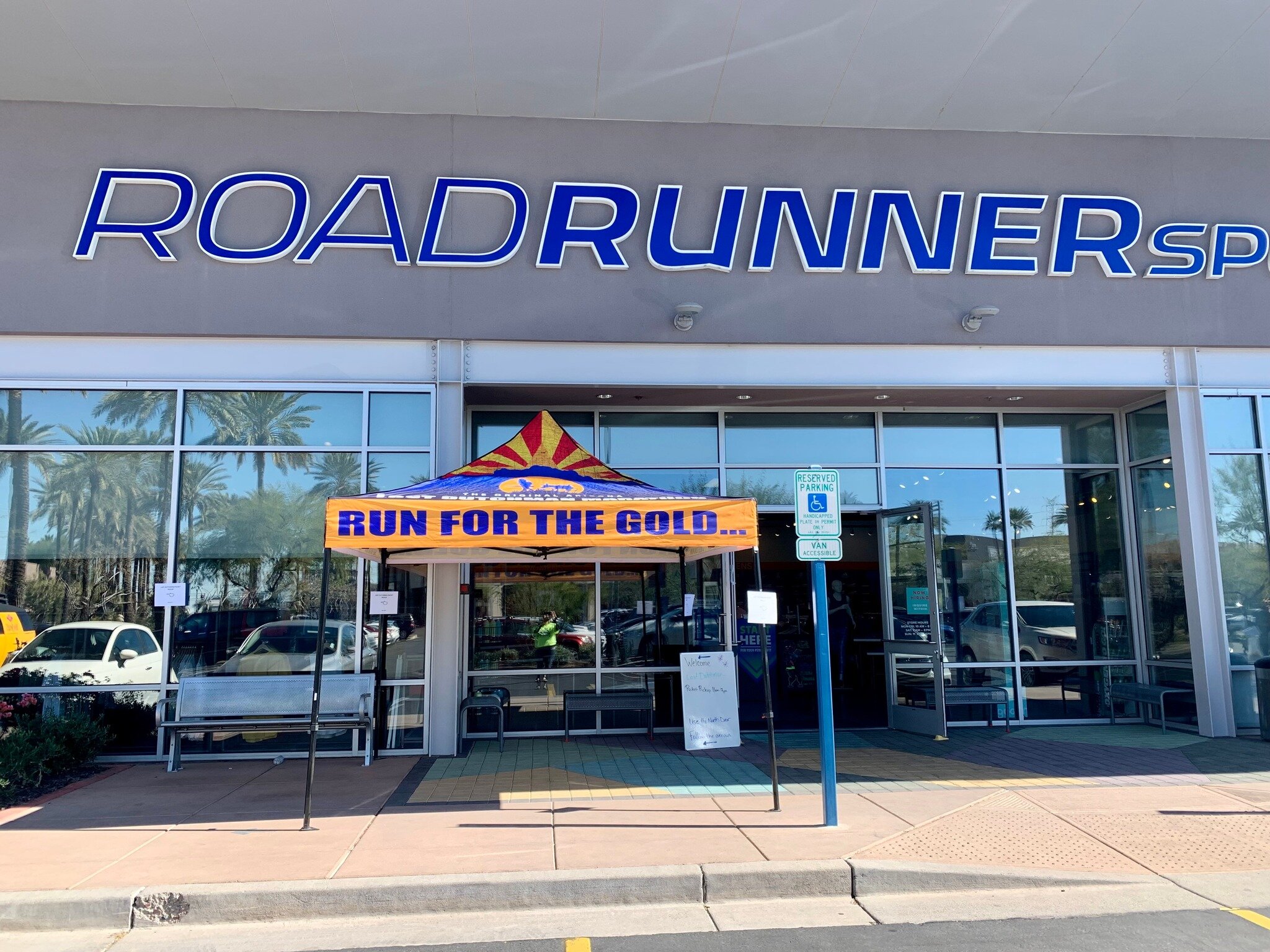 Runners at Lost Dutchman Marathon